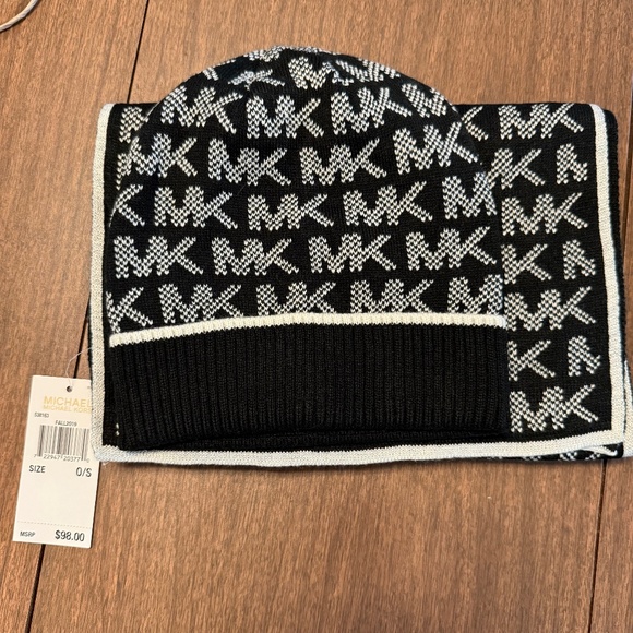 Michael Kors Beanie and Scarf - Picture 1 of 1